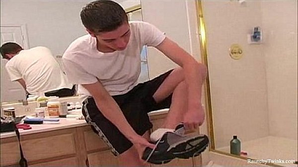 Horny Twinks Gets Anal Bathtub