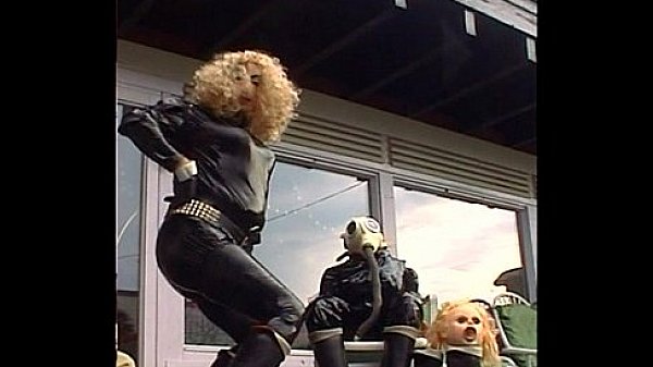 Roxina2004GardenDollCockSlut280404.MPG