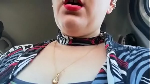 Sto guidando e decido di masturbarmi che grande troia che sono non trovi?