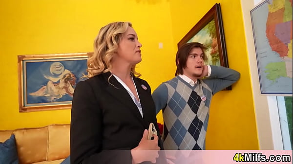 She came to make a poll but got surprise fucked