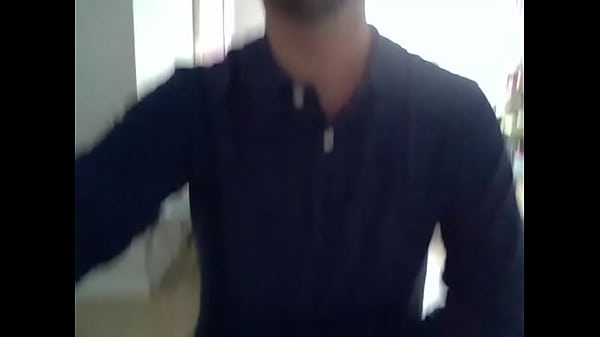 macho se ,masturba viendo fake