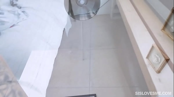 Pretty brunette teen stepsis Layla London with glasses gets her shaved pussy pounded real hard on the bed