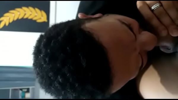 Paguei e chupei dois caras pirocudos aqui na base  