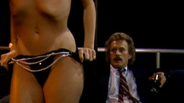 Hot chick gets her pussy slammed