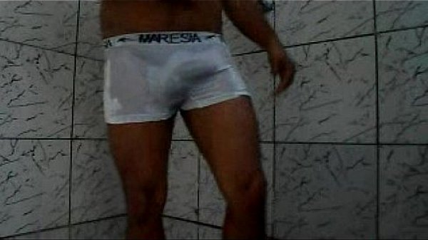 se exibindo no chuveiro