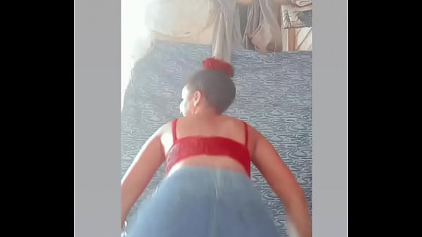 Flavia bailando culo de teen 