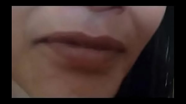 Levando gozada e chamando o marido de corno.WMV