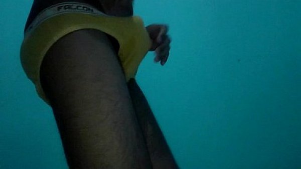 11 - Punhetando e gozando