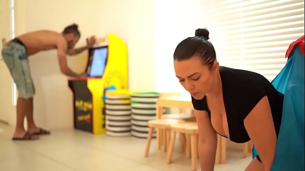 Latina Mandi May loves swallowing