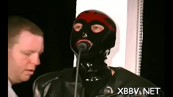 Lady who likes to spread her legs wide open  