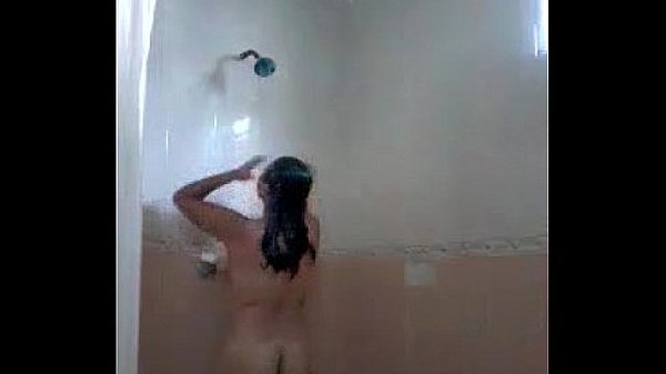 mi putita se ducha para mi