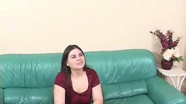 Cheerleader lets her squad mate lick her panties