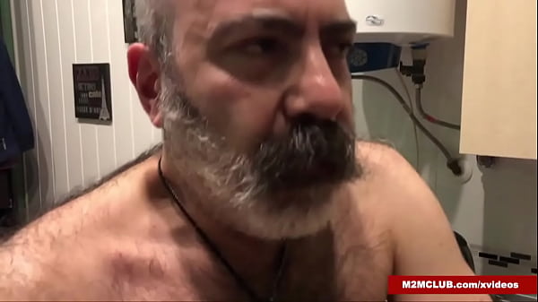 Machos bisexuales cogiendo putos