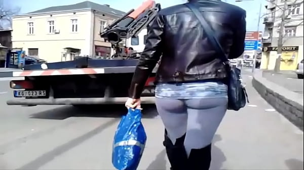 Sexy in yoga pants on sstreet