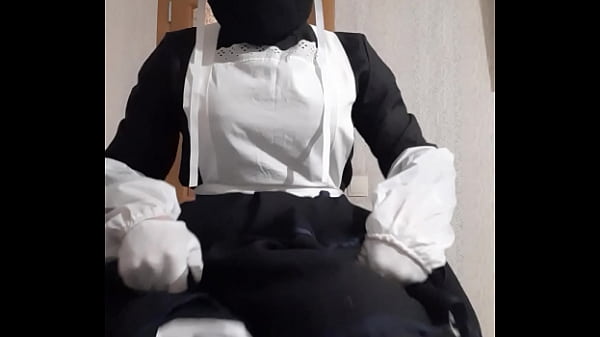 maid in apron and niqab masturbates  