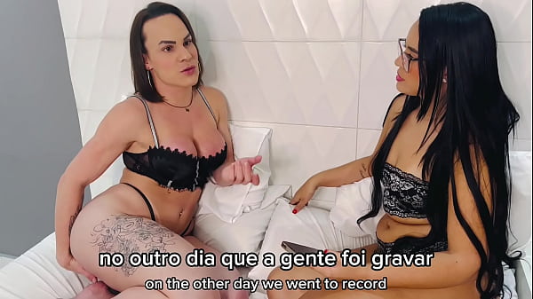 Papo calcinha com essa transexual tesuda da bunda grande