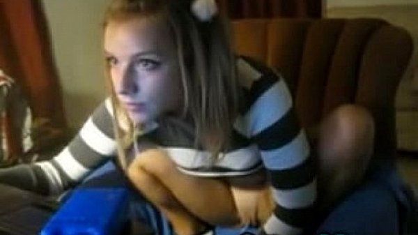 Amateur Blonde hottie Playing with a Dildo - camg8