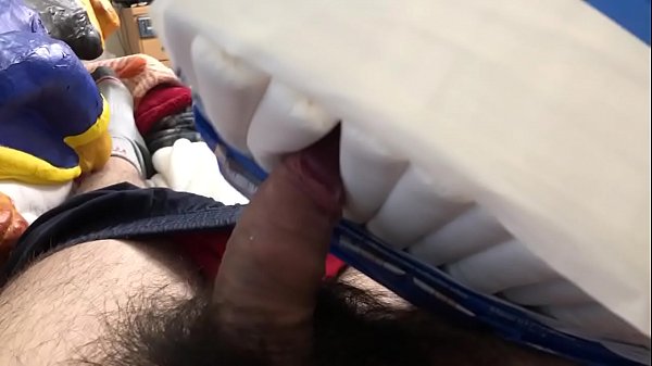 Haci&eacute;ndome una chaqueta  con una bolsa de pa&ntilde;ales