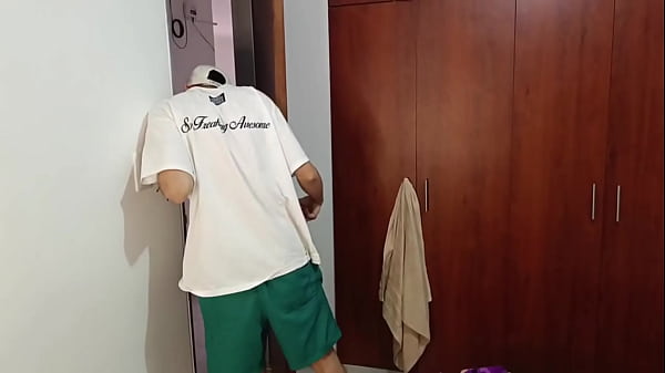 MI AMIGO  LATINO SE FOLLA A UNA MU&Ntilde;ECA DE TANTALY Y LE GUSTA METERSELO PERO YO LE CHUPO LA POLLA BIEN RICO