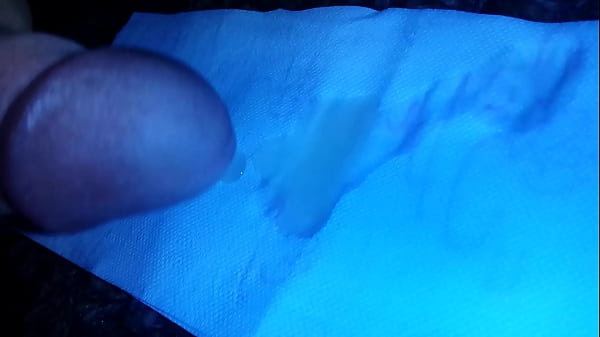 I'm cumming under blacklight!!