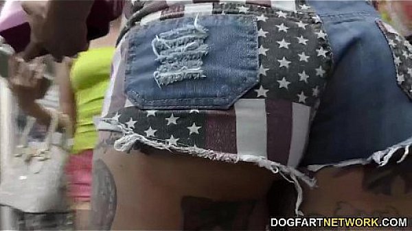 Anna Bell Peaks and Iris Rose suck BBC - Gloryhole