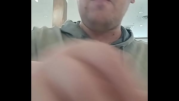 Гей из России решил сначала пообедать чтобы набраться сил перед мастурбацией в туалете торгового центра!  