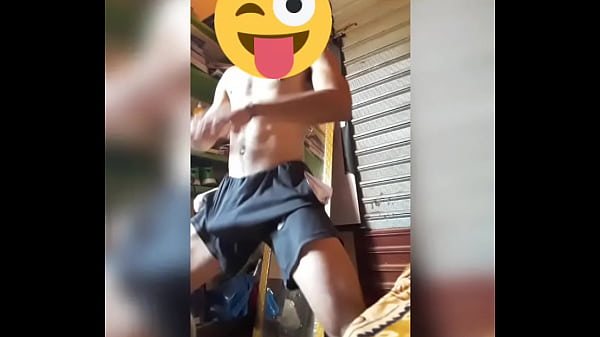 gay dan&ccedil;ando passinho com pau duro