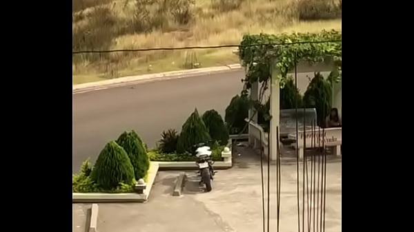 Cogiendo serca donde pasan autos