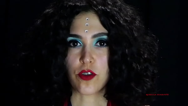 FINDOM E SOTTOMESSI: COME REBECCA DIAMANTE CONCEPISCE IL RUOLO DI DOMINATRICE FINDOM