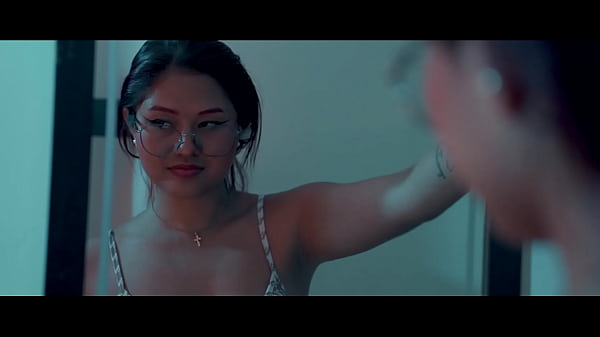 Ayudo a mi hermanastro con su paja.