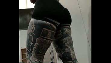 Booty at the gym hot milf ass