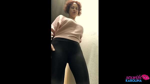 Whore Put on a Show in the Fitting Room!  