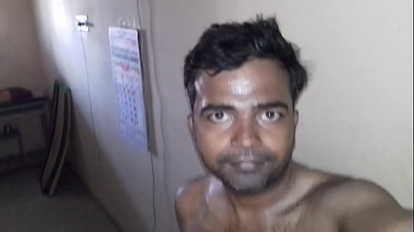 indian guy nude pissing  