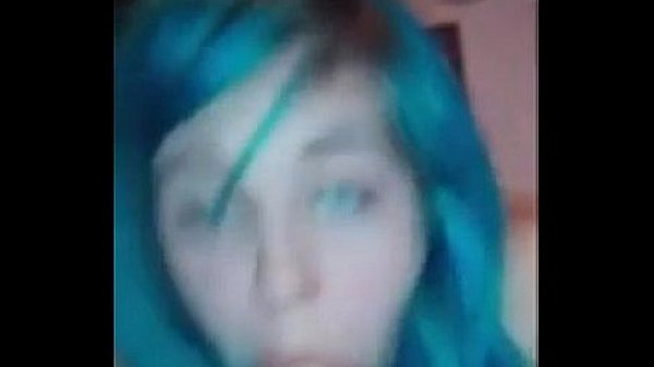 novinha-fazendo-selfie-engolindo-a-pica-inteira