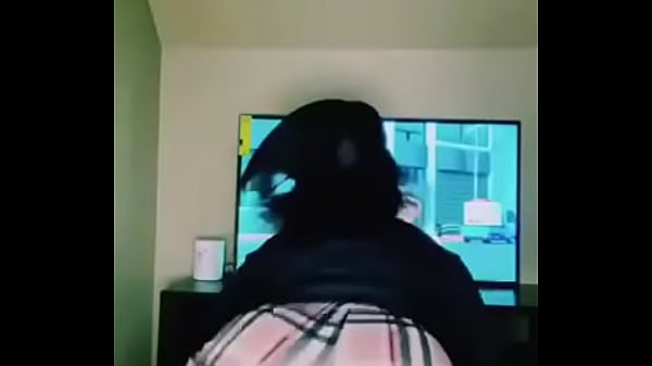 Ebony twerking  