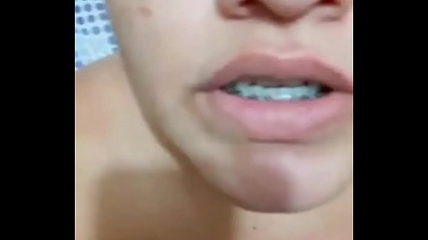 Arrechita se masturba viendo mi verga