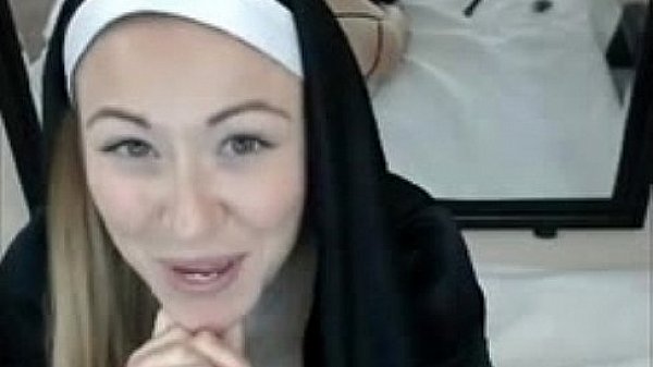 Sexy camgirl cosplay spanking her ass