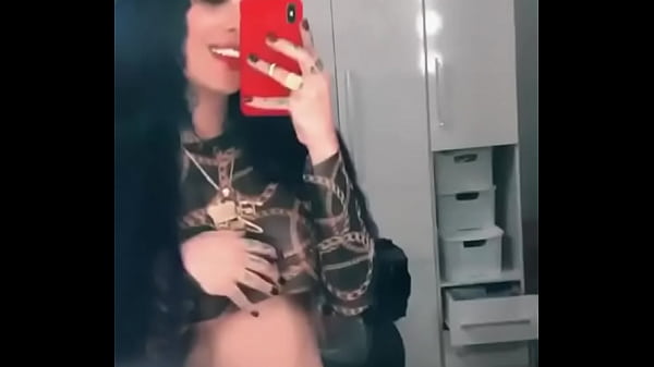 Tati zaqui mostrou demais  