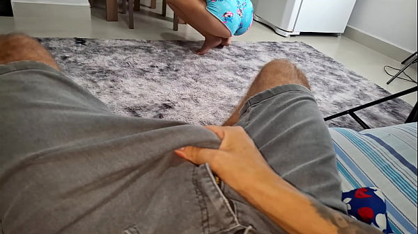 Eu fico de pau duro pela minha meia-irma!