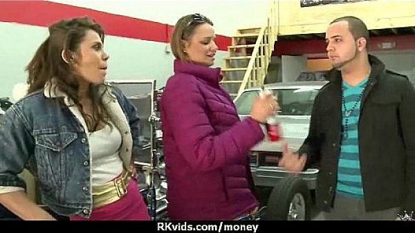 Amateur has sex for some quick cash 30