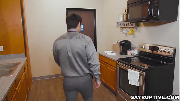 Officemates having a fuck sesh in the office 