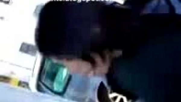 Mamando en la Cabina telefonica