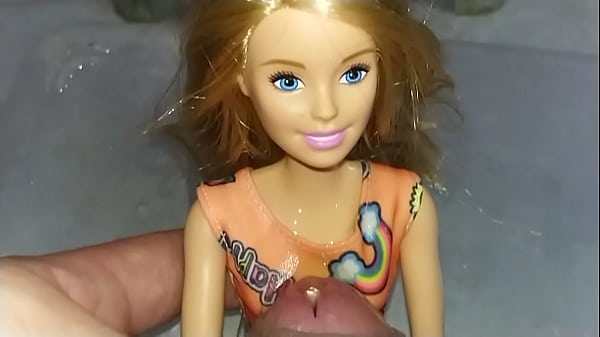 Barbie sedienta de mi orina