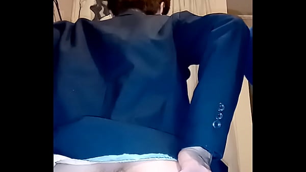 Jugando con mis pezones y culo vistiendo uniforme escolar  