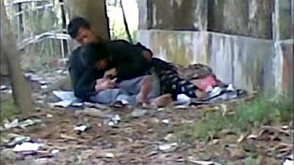 Homeless couple fuck 