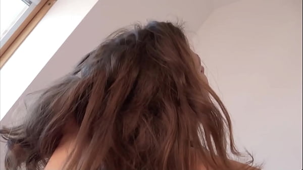 D&uuml;nne Studentin Alessandra nach der Uni schmutzig AO gefickt