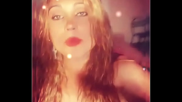 A bela travesti hum vulc&atilde;o en erup&ccedil;&atilde;o