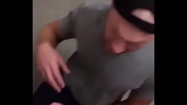 N&atilde;o aguentou a rola na garganta e pediu arrego EROSMEN.NET