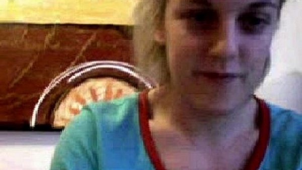 1sarah1 strips and masturbates on cam