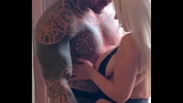 BIG MUSCULAR TATTOOED MAN FUCKS MY PUSSY REALLY HARD - BLONDIE FESSER